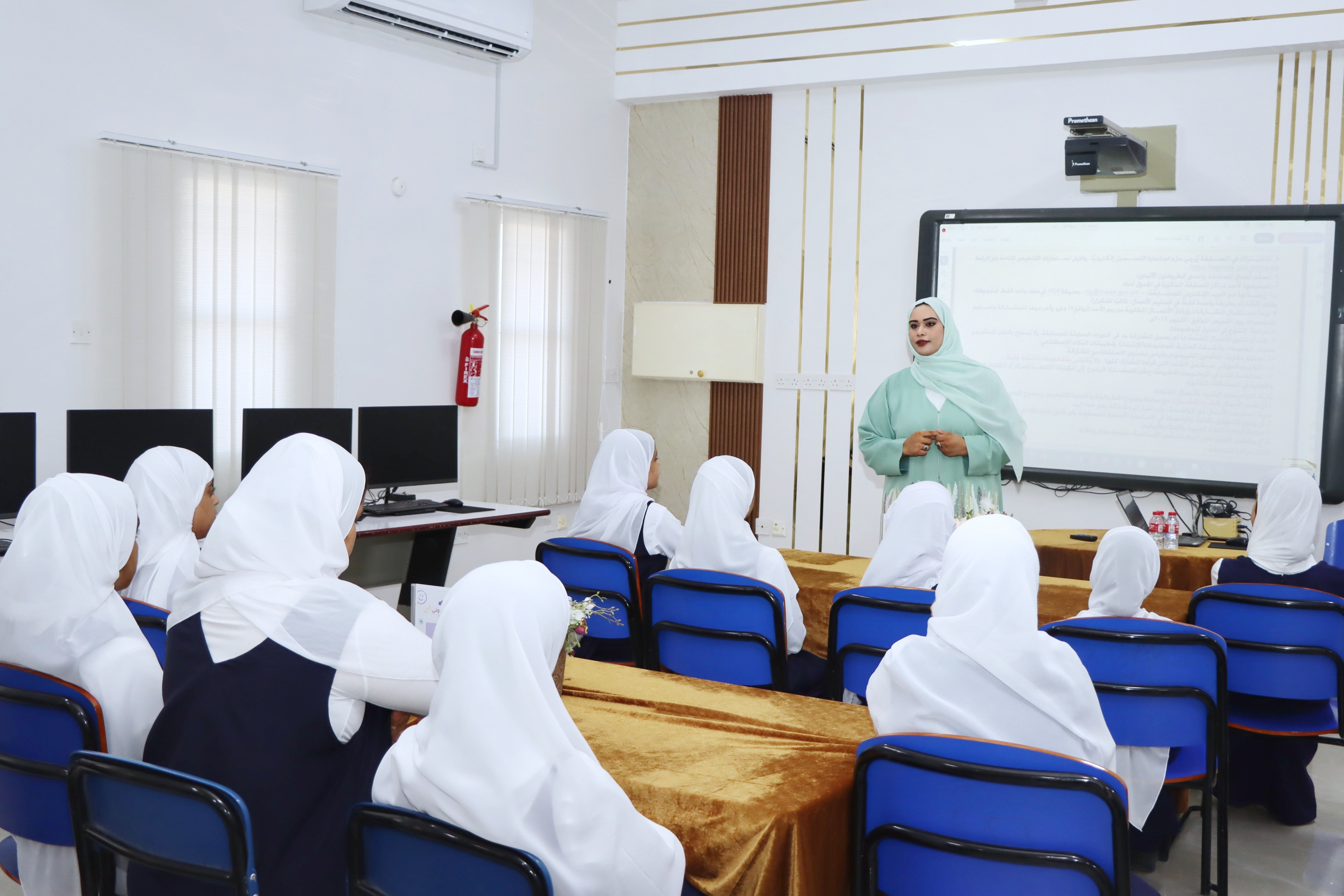 التعريف بمسابقة "اقرأ للناشئة" في مدارس شمال الباطنة