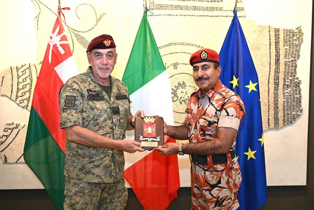 استعراض مجالات التعاون العسكري بين عُمان وإيطاليا