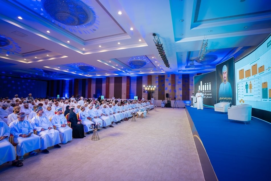 500 شاب وشابة يناقشون مع محافظ شمال الباطنة مستقبل التنمية والمشاريع الاستثمارية