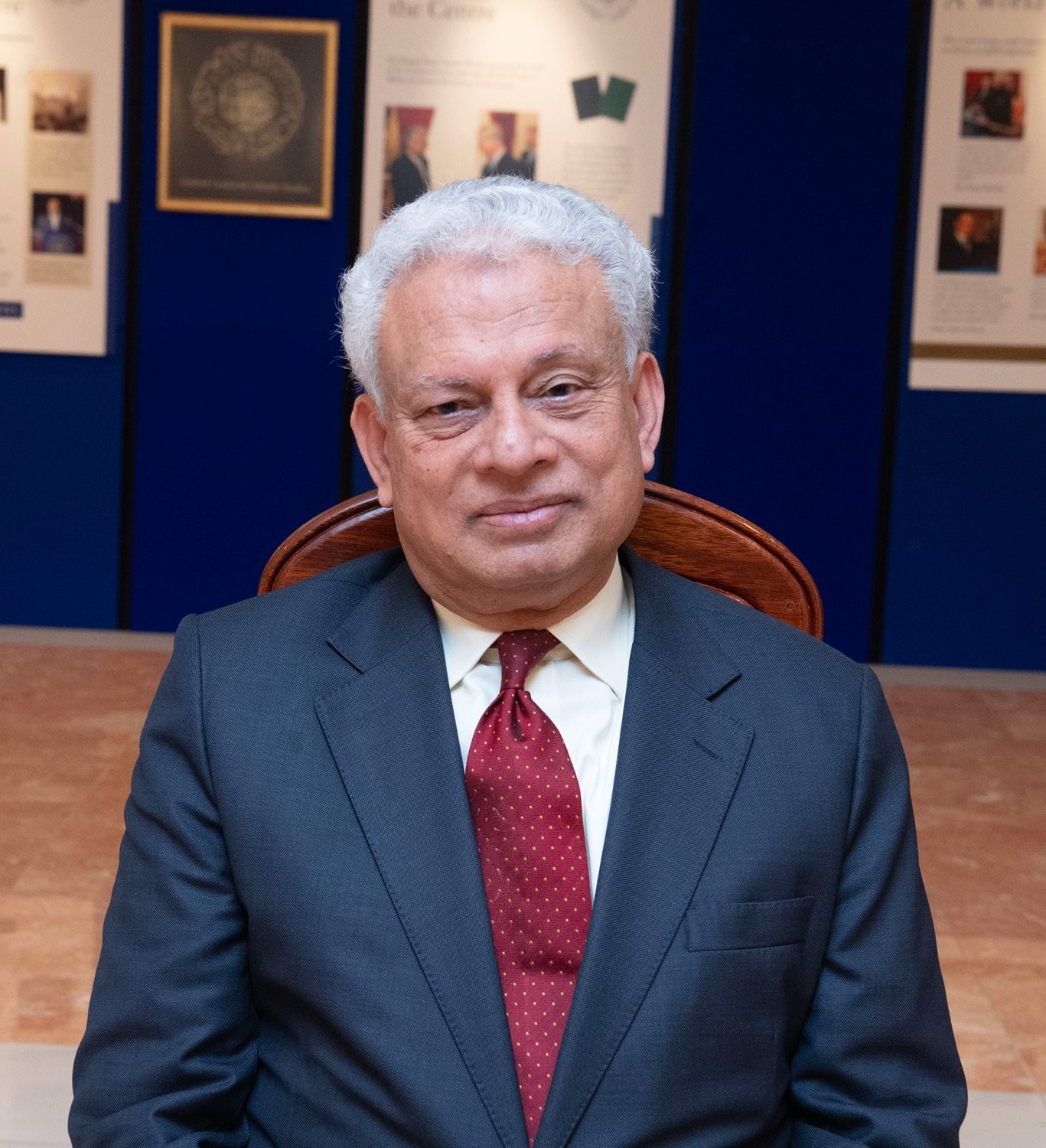 الدكتور فرحان أحمد نظامي، رئيس مركز الدراسات الإسلامية بجامعة أكسفورد.jpeg