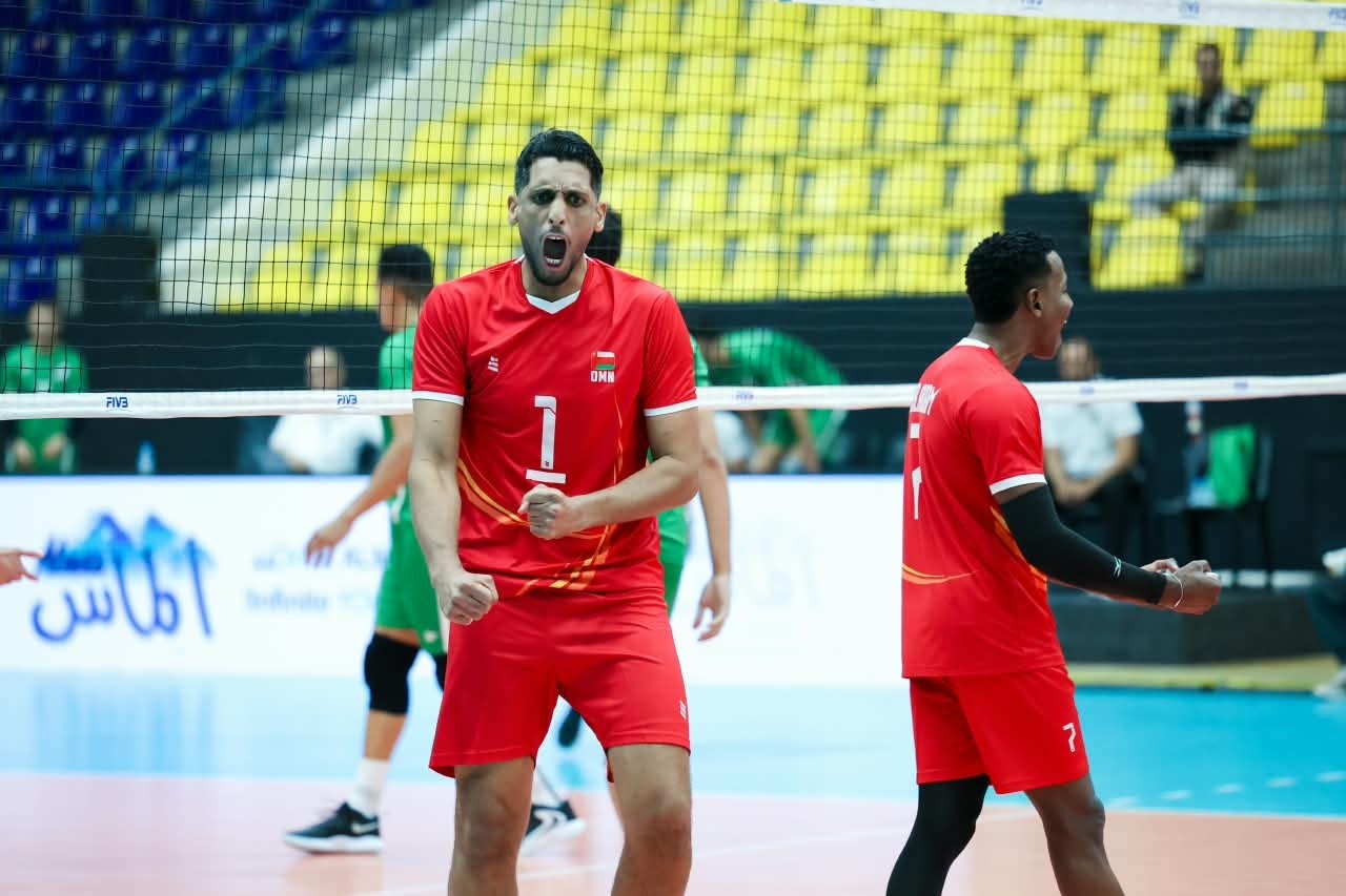 الصورة الرئيسية لمقال: "أحمر الطائرة" يضرب بقوة في مستهل المشوار العربي