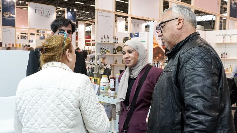 شراكات تجارية وفرص تصديرية تتوّج ختام مشاركة عُمان في معرض "سيال" باريس