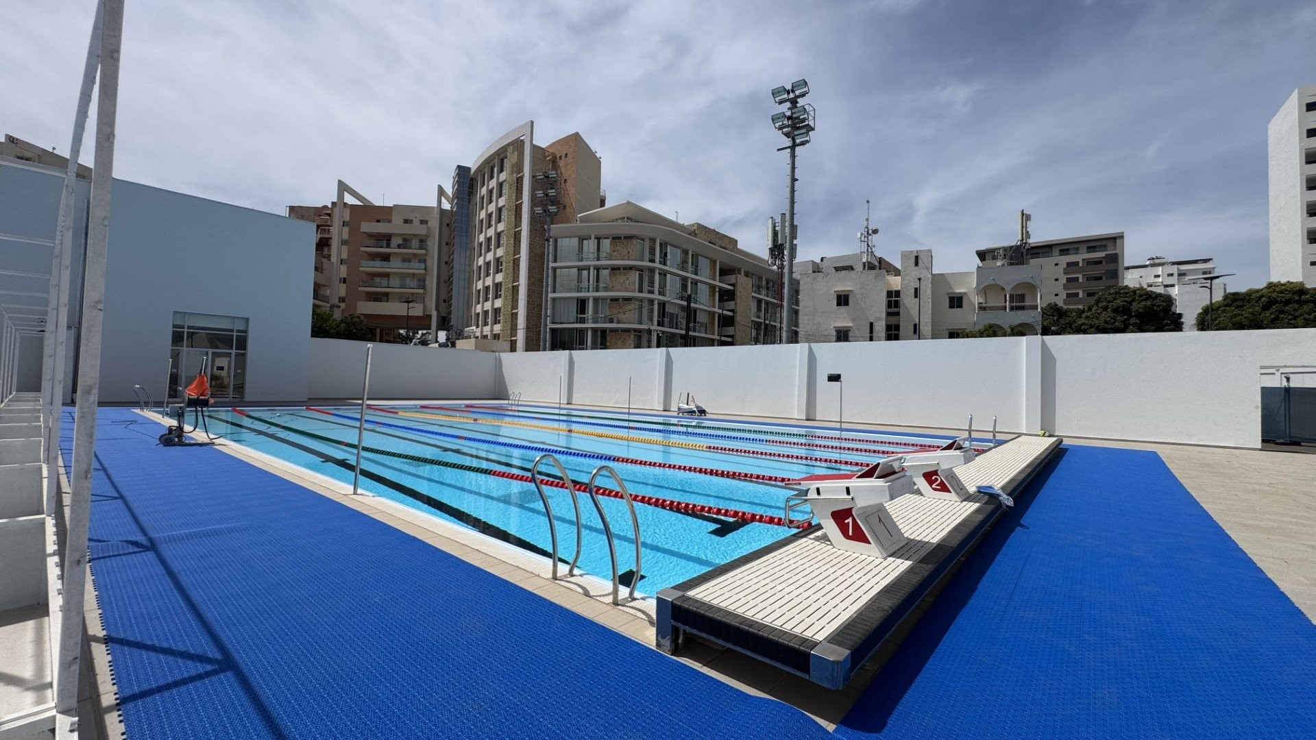 مسبح الاحماء والتدريبات في داكار.jpg
