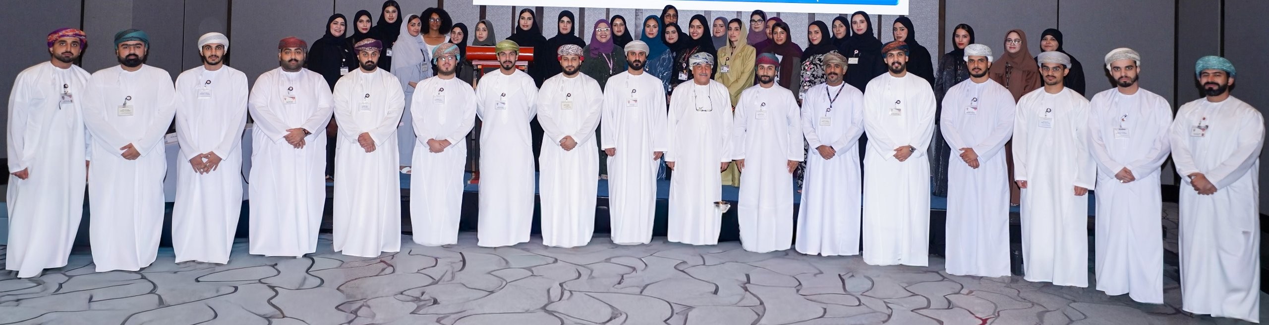 بنك مسقط يؤكد التزامه بتقديم أفضل الخدمات للزبائن والارتقاء بمهارات الموظفين