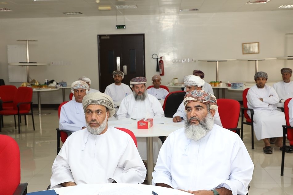 مناقشة تطوير منظومة الإشراف والرقابة على المقاصف المدرسية بالداخلية