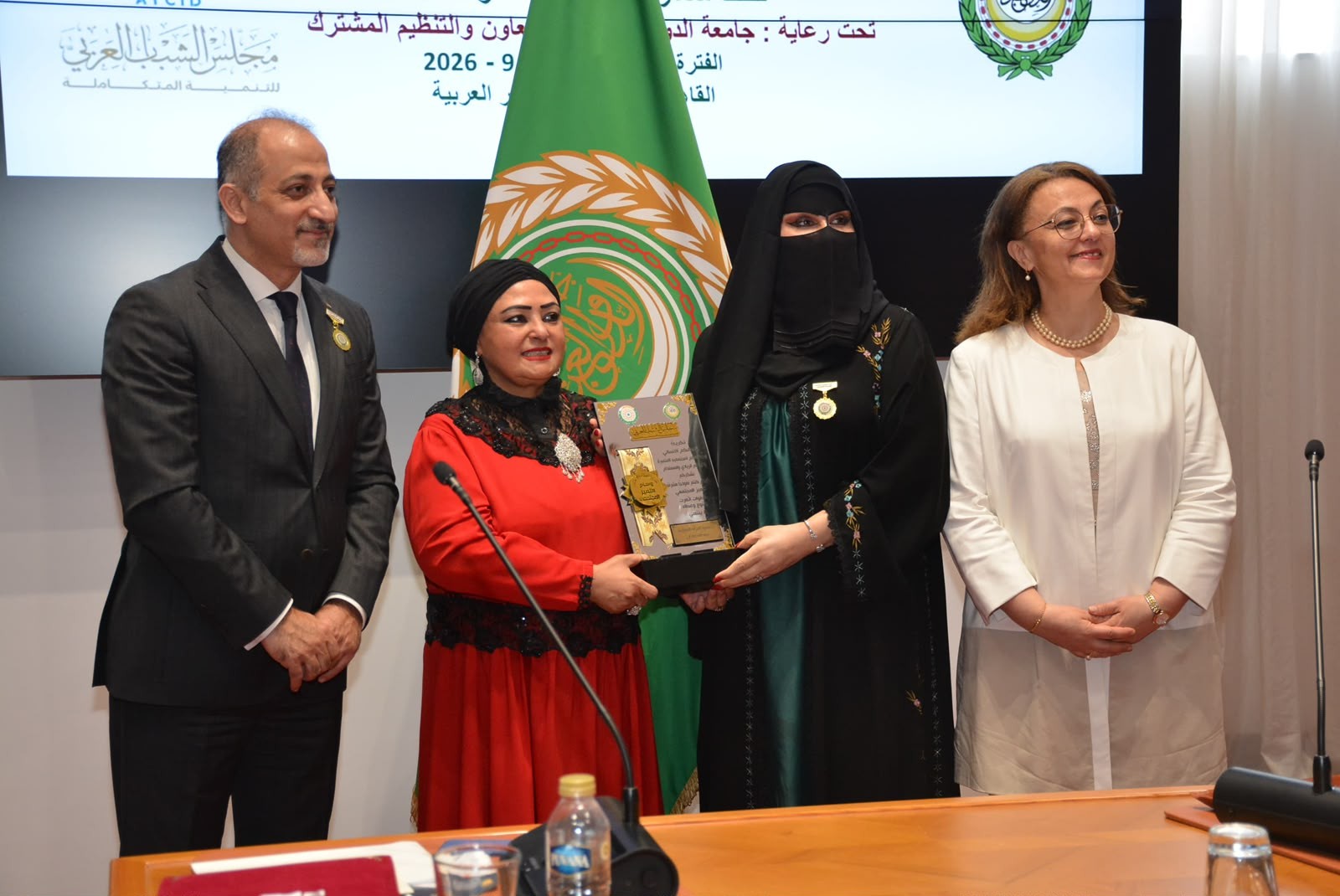 مجلس الشباب العربي يكرم الدكتورة مريم بنت سعيد الهاشمية في الملتقى الثاني للقيادات العربية الشابة