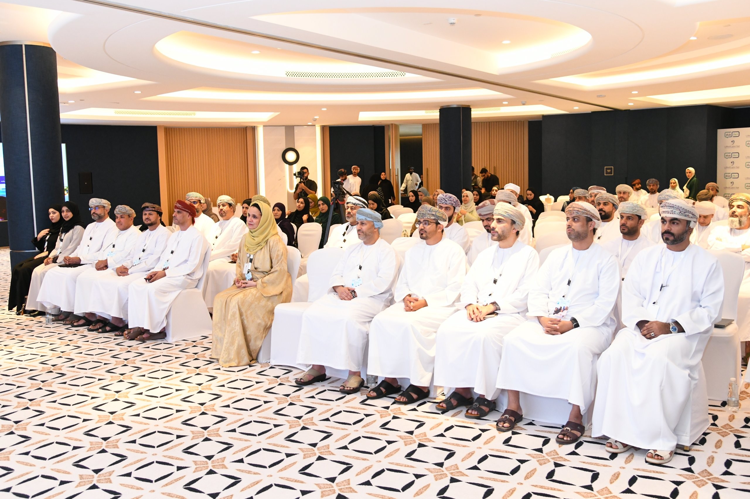 لقاء حواري موسع لتعزيز سلامة الأطفال في البيئة الرقمية وإيجاد ضوابط تنظيمية لحماية الناشئة